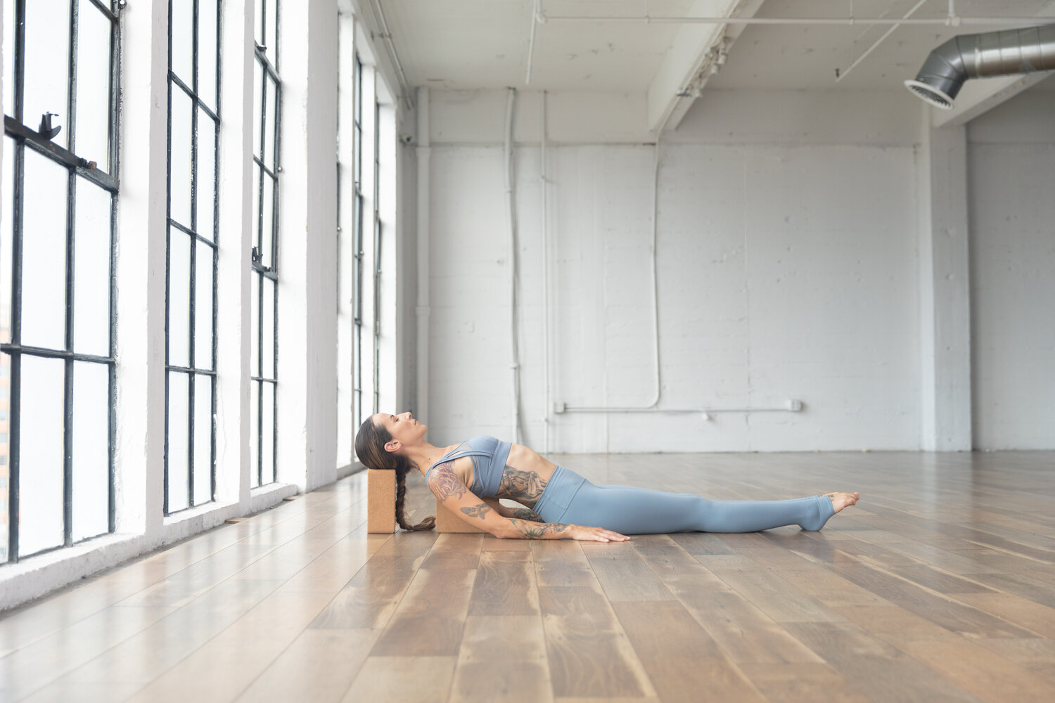 Postura del cadáver - Savasana relajante